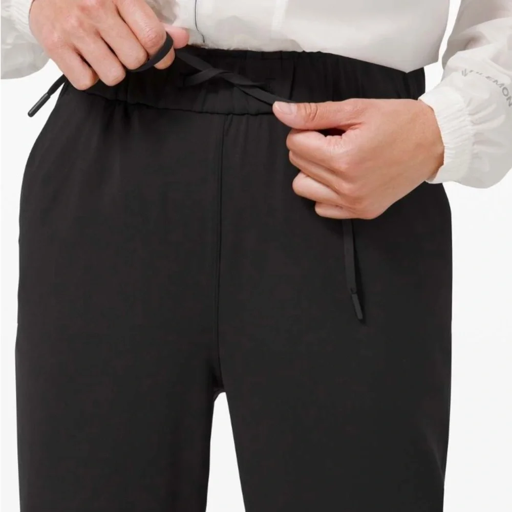 2020-Lululemon Keep Moving Pant 7/8
High-Rise
Black size 2 - Picture 4 of 10